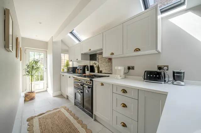 Photo 2 — White House Close, Wooburn Green, HP10