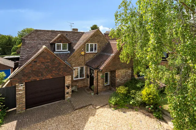 White House Close, Wooburn Green, HP10, photo 1