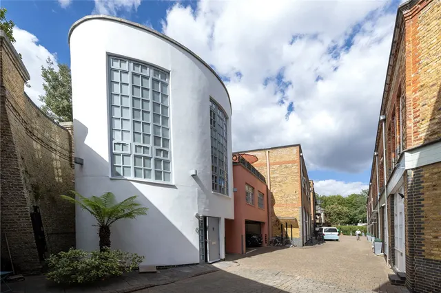 Blake Mews, Kew, TW9, photo 1