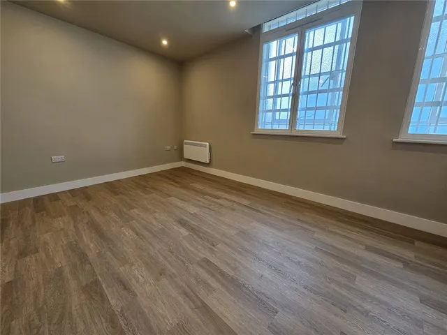 1 bedroom flat, North End, Croydon, CR0