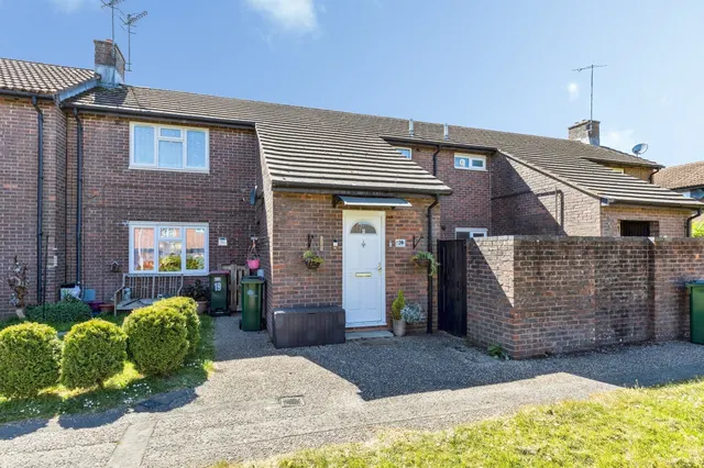 Calvin Walk, Crawley, RH11, photo 1