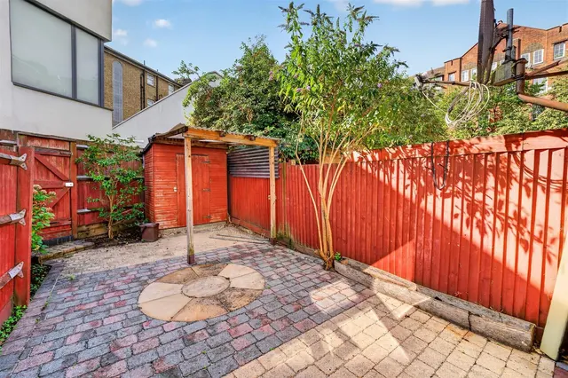 Photo 3 — Armour Close Islington, London N7 8SS