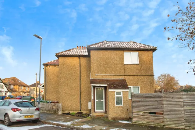 Weald Lane, Harrow, photo 1