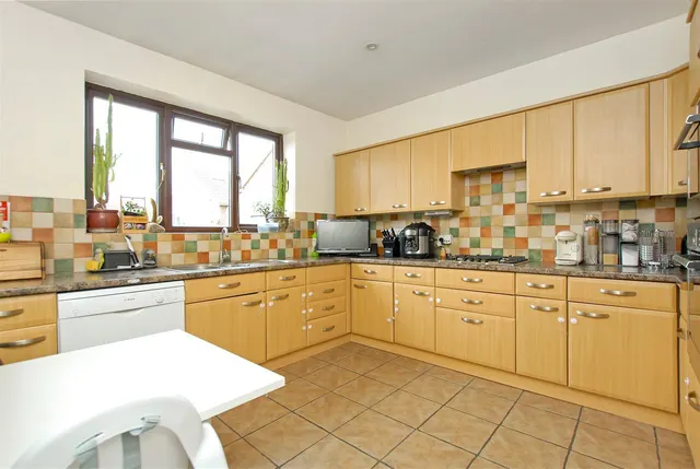 Maylands Drive, Uxbridge, photo 3