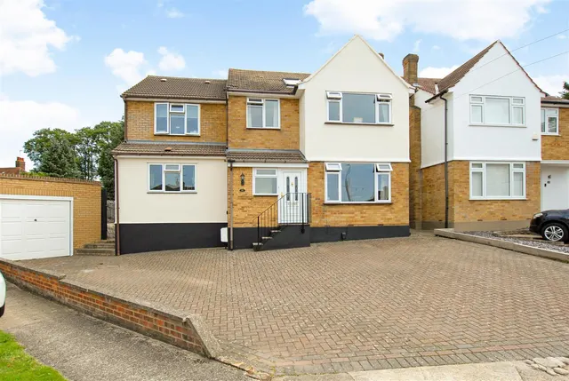 Maylands Drive, Uxbridge, photo 1