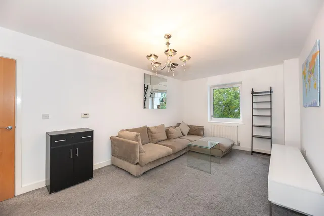 Shingly Place, North Chingford, E4, photo 2
