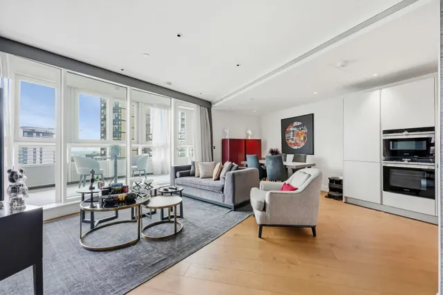 Queenstown Road, SW11, photo 1