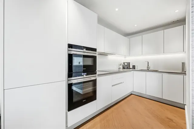 Queenstown Road, SW11, photo 2