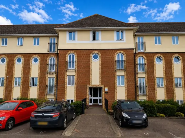 1 bedroom flat, Walsingham Close, Hatfield, AL10