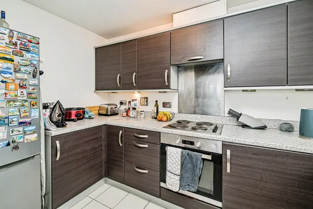 Eaton Avenue, Slough, SL1, photo 2