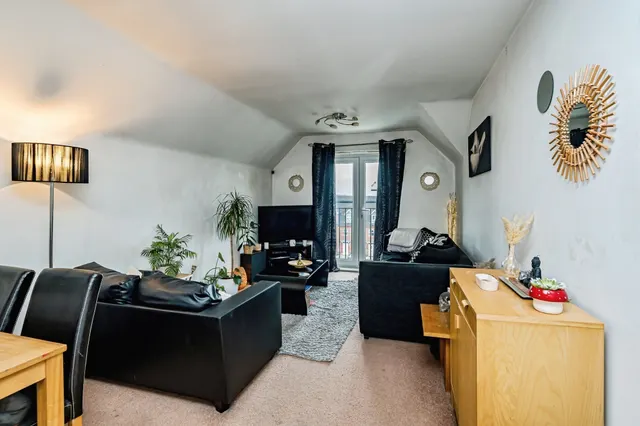 Eaton Avenue, Slough, SL1, photo 3