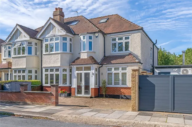 Twining Avenue, Twickenham, TW2 5LR, photo 1