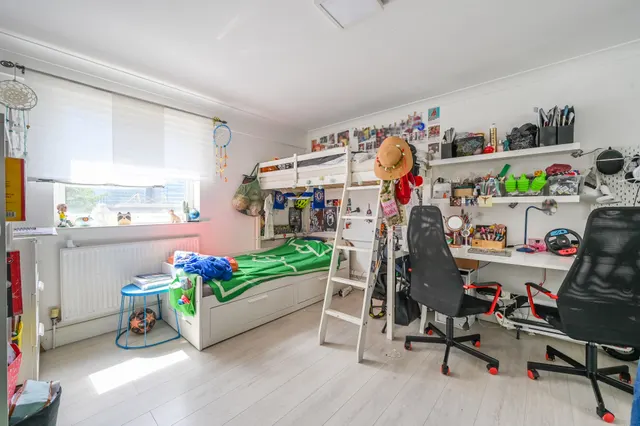 Photo 3 — Flat 10 Caraway Heights, 240 Poplar High Street, London