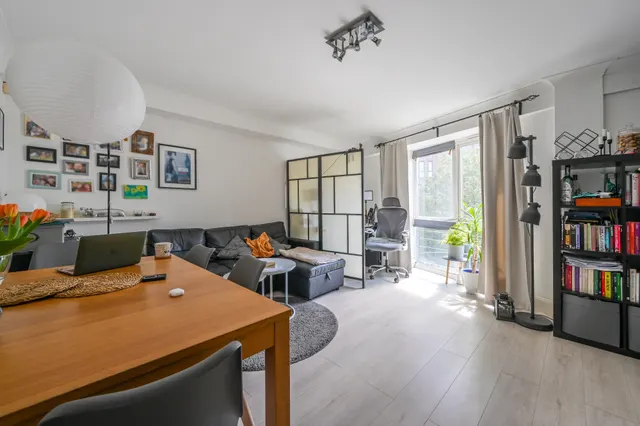 Flat 10 Caraway Heights, 240 Poplar High Street, London, photo 1