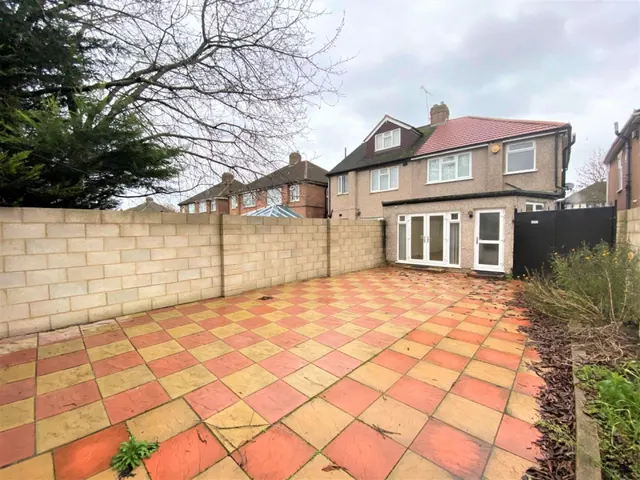 Shakespeare Avenue, Hayes, Middlesex, UB4 0BG, photo 1