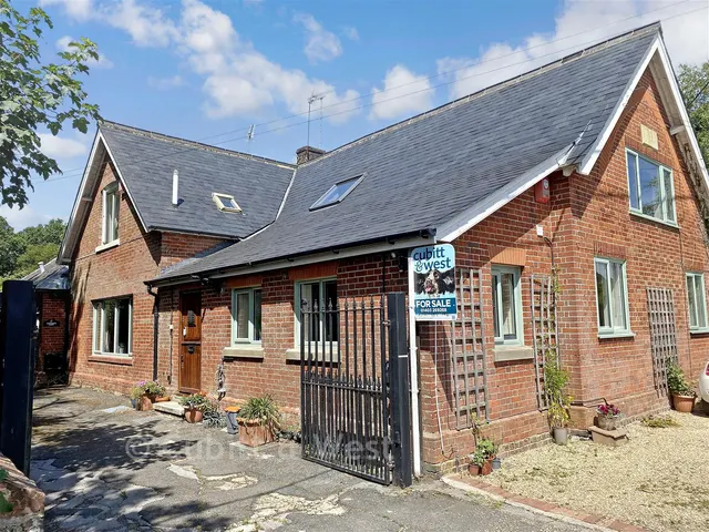 Jolesfield, Partridge Green, RH13, photo 1