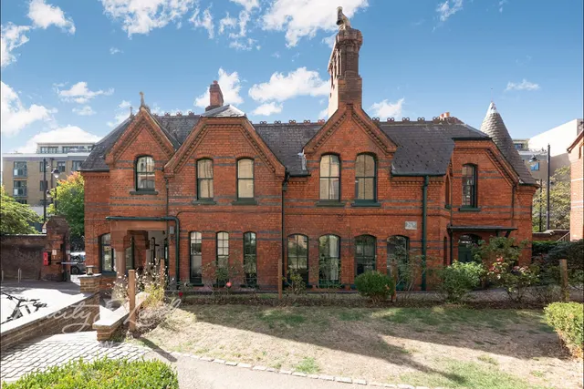 Fairfield Road, London, photo 1