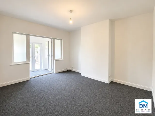 Photo 3 — Lynholme Road, Leicester, LE2 6GR