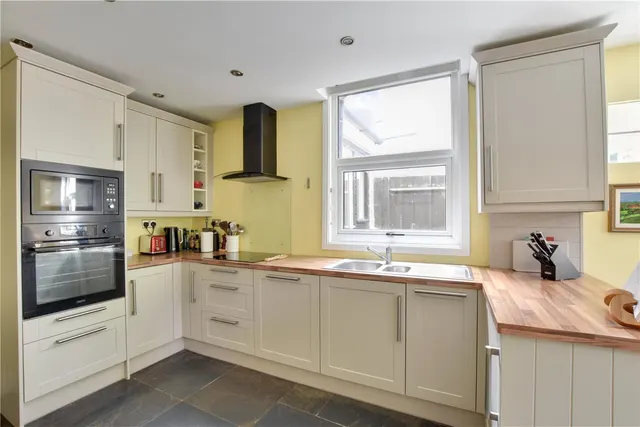 Photo 3 — Overcliff Road, Ladywell, London, SE13