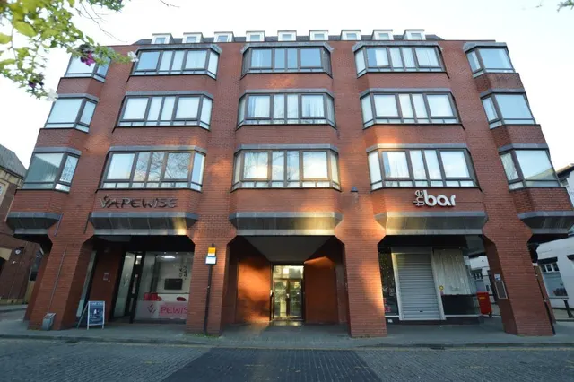 Nelson Square, Bolton, BL1, photo 1