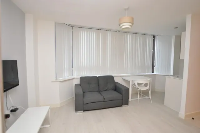 Nelson Square, Bolton, BL1, photo 3