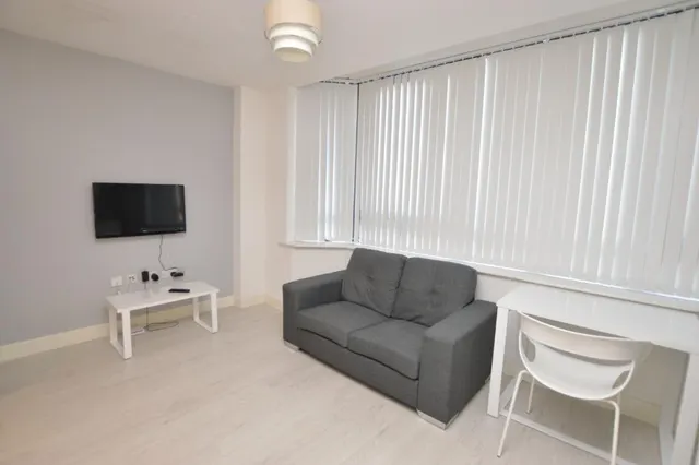 Nelson Square, Bolton, BL1, photo 2