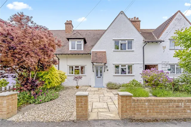 Mays Road, Teddington, TW11 0SQ, photo 1