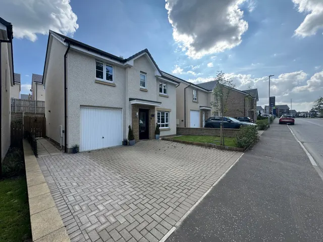 Duich Crescent, Glasgow, G33, photo 1