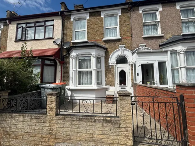Kingsland Road, London, E13, photo 1