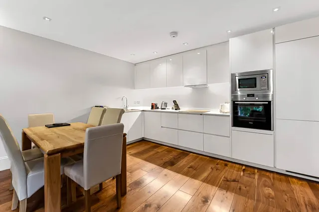 Photo 2 — Flat 8, 2 Tavistock Place, London