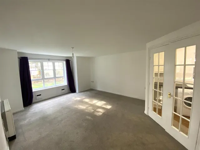 Photo 2 — Newcombe Gardens, Hounslow