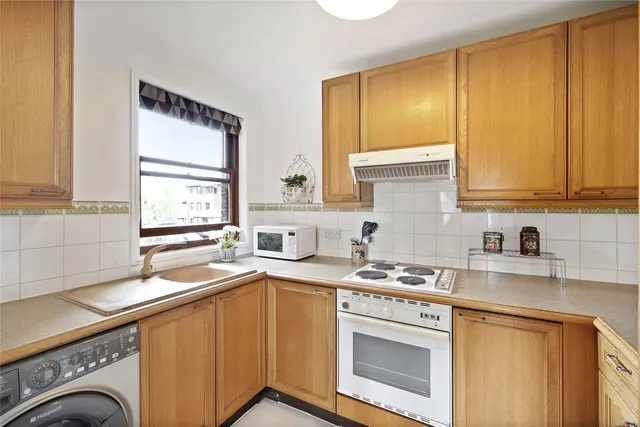 Mayfield Road, London, W12, photo 1