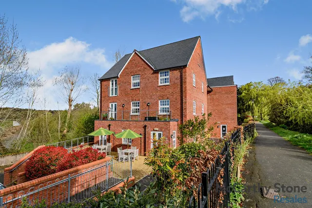 Tumbling Weir Way, Ottery St. Mary, EX11, photo 1