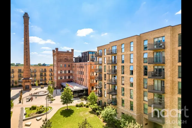 2 bedroom flat, Memorial Lane, Slough, SL1