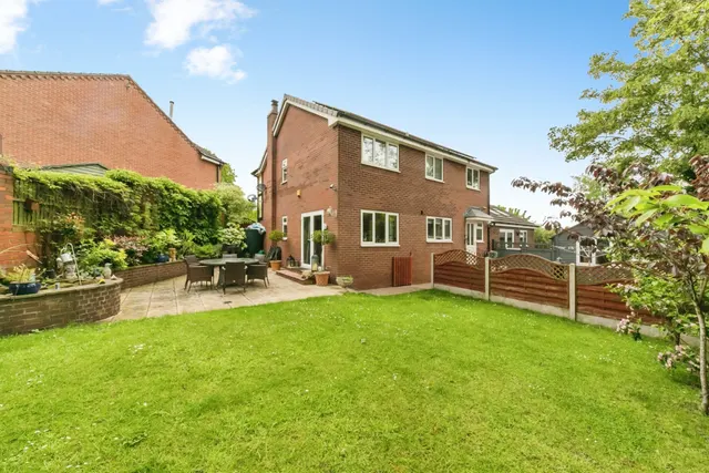 Photo 2 — The Hollow, Uttoxeter
