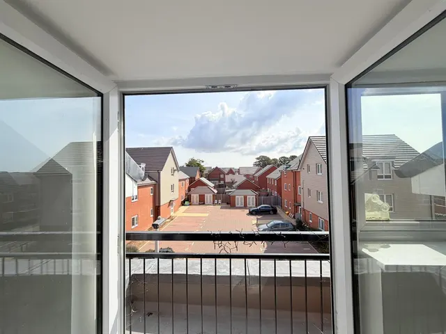 Newlands Place, Seaford, photo 3