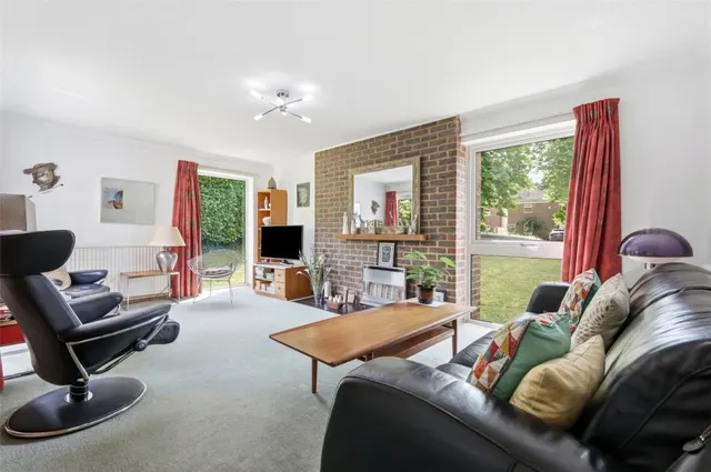 with 4 bedrooms in Harlow, CM17, photo 2