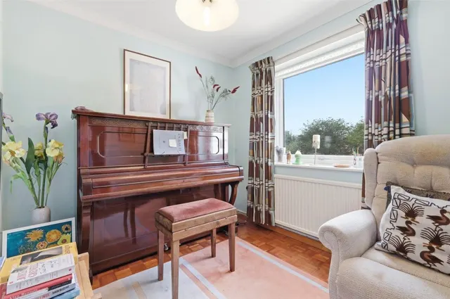 with 4 bedrooms in Harlow, CM17, photo 3
