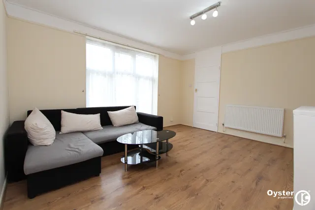 Courtenay Avenue, Harrow, HA3, photo 2