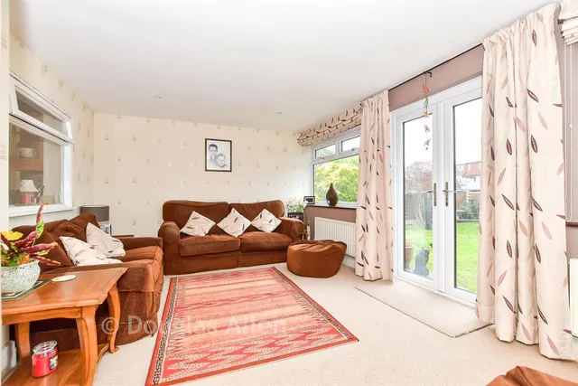 Elmhurst Drive, Hornchurch, RM11, photo 2