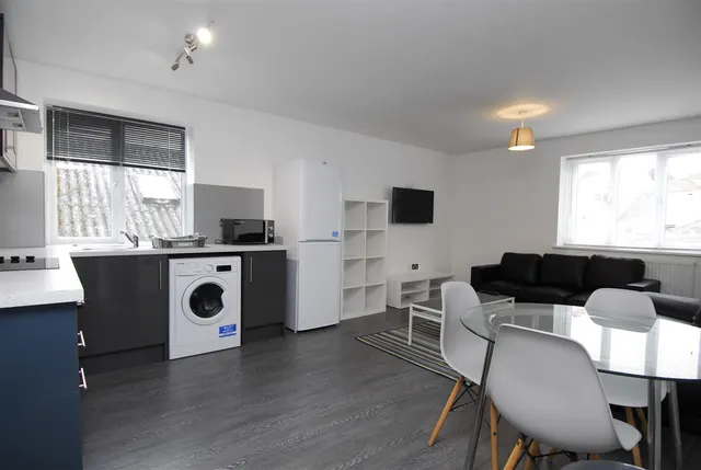 Belgrave Manor Apt, Plymouth, photo 2