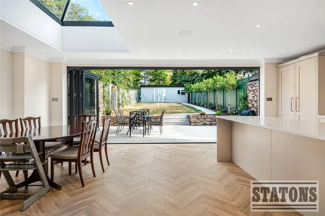 Prince George Avenue, London, N14, photo 3