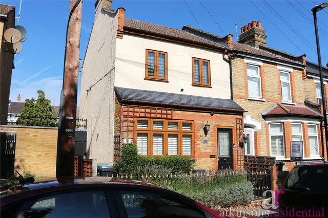 Brigadier Avenue, Enfield, EN2, photo 1