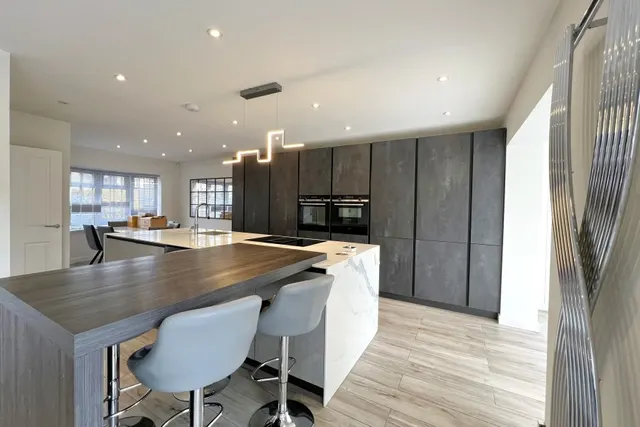 Crossacres, Woking, GU22, photo 2