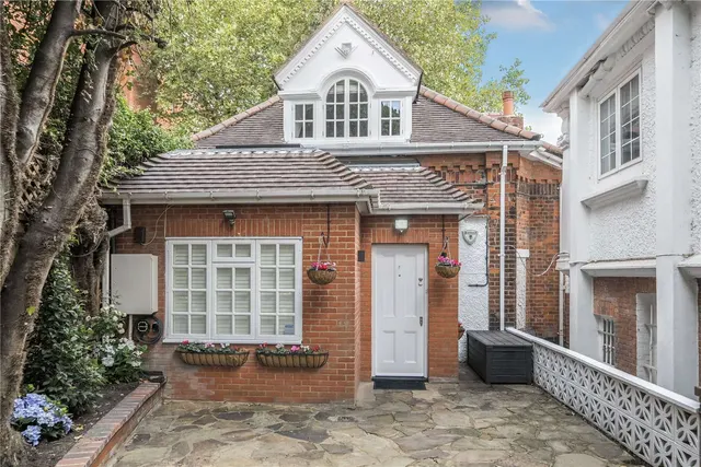 Kidderpore Avenue, London, NW3, photo 1