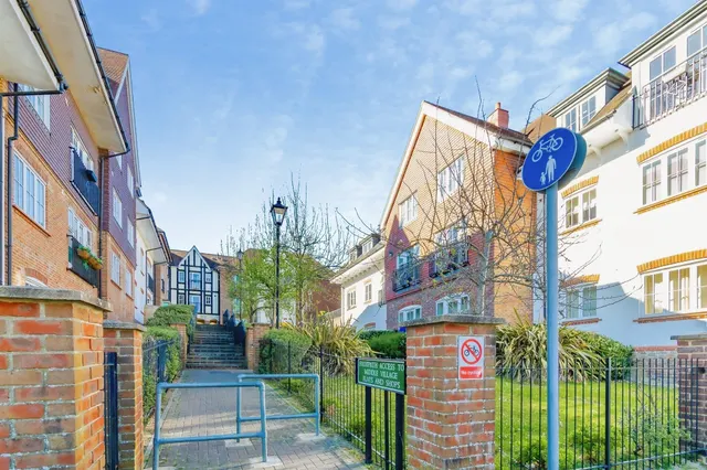 Updown Hill, Haywards Heath, photo 1