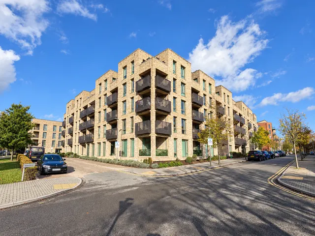 Lacey Drive, Welford Court, HA8, photo 1