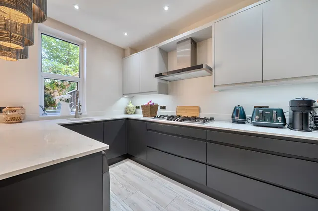 Photo 2 — 52a Priory Road, London