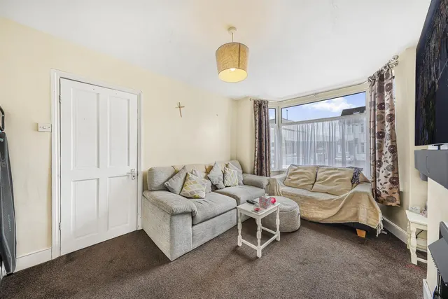 Photo 3 — Hall Lane, Chingford, E4 8EU