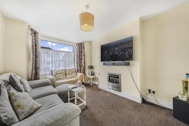 Photo 2 — Hall Lane, Chingford, E4 8EU